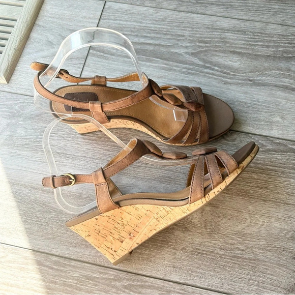 Clarks Brown Leather T Strap Wedge Heel Sandals - Picture 2 of 14